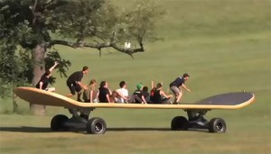 worlds-largest-skateboard-20100712-090907